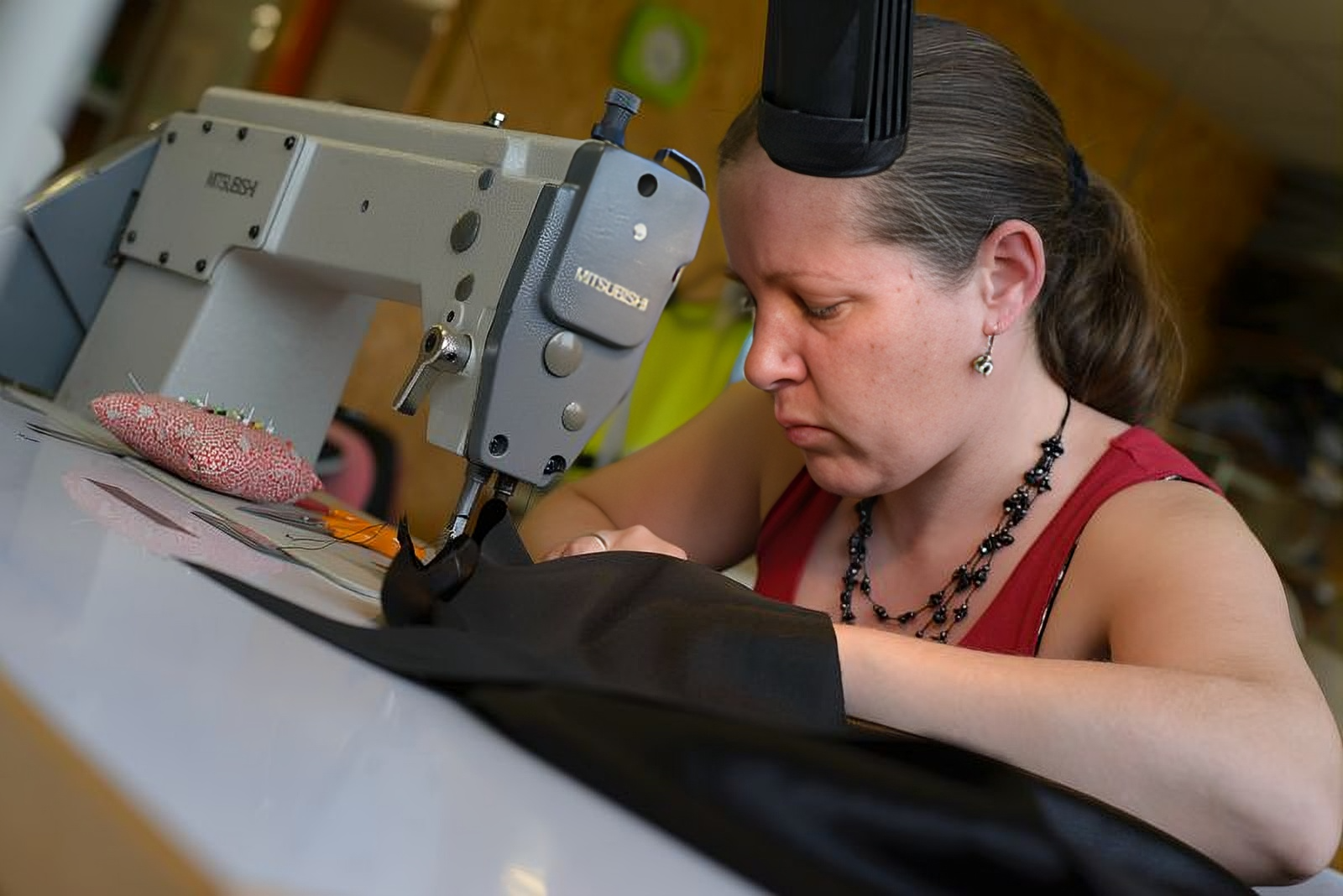 couture et confection des costumes, fabrication des décors, acteurs et bénévoles